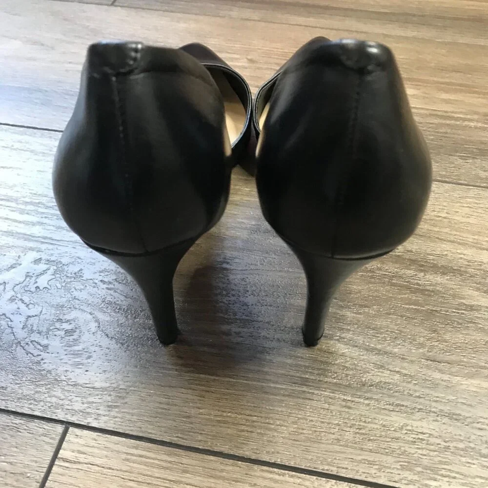 Saks Fifth Avenue Black Nettie Heels Women's Size 8M‎ Leather Classic Mid Height